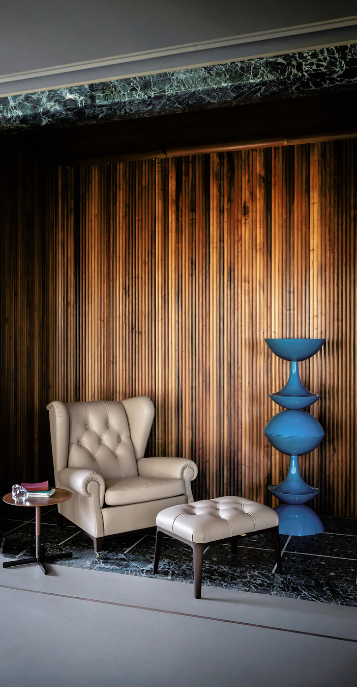 2019 Armchair, view 2
