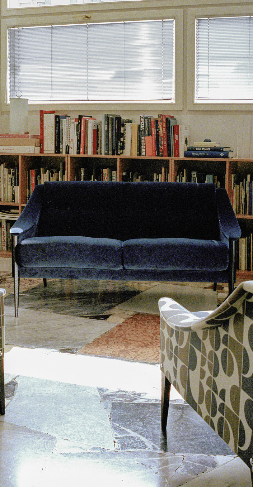 Dezza 24 Sofa, view 3
