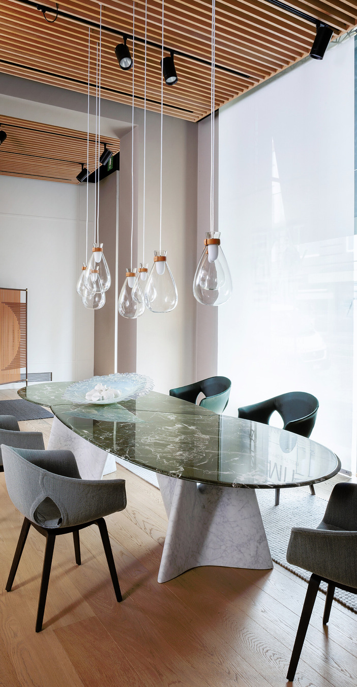 Infinito Table by Poltrona Frau, view 2