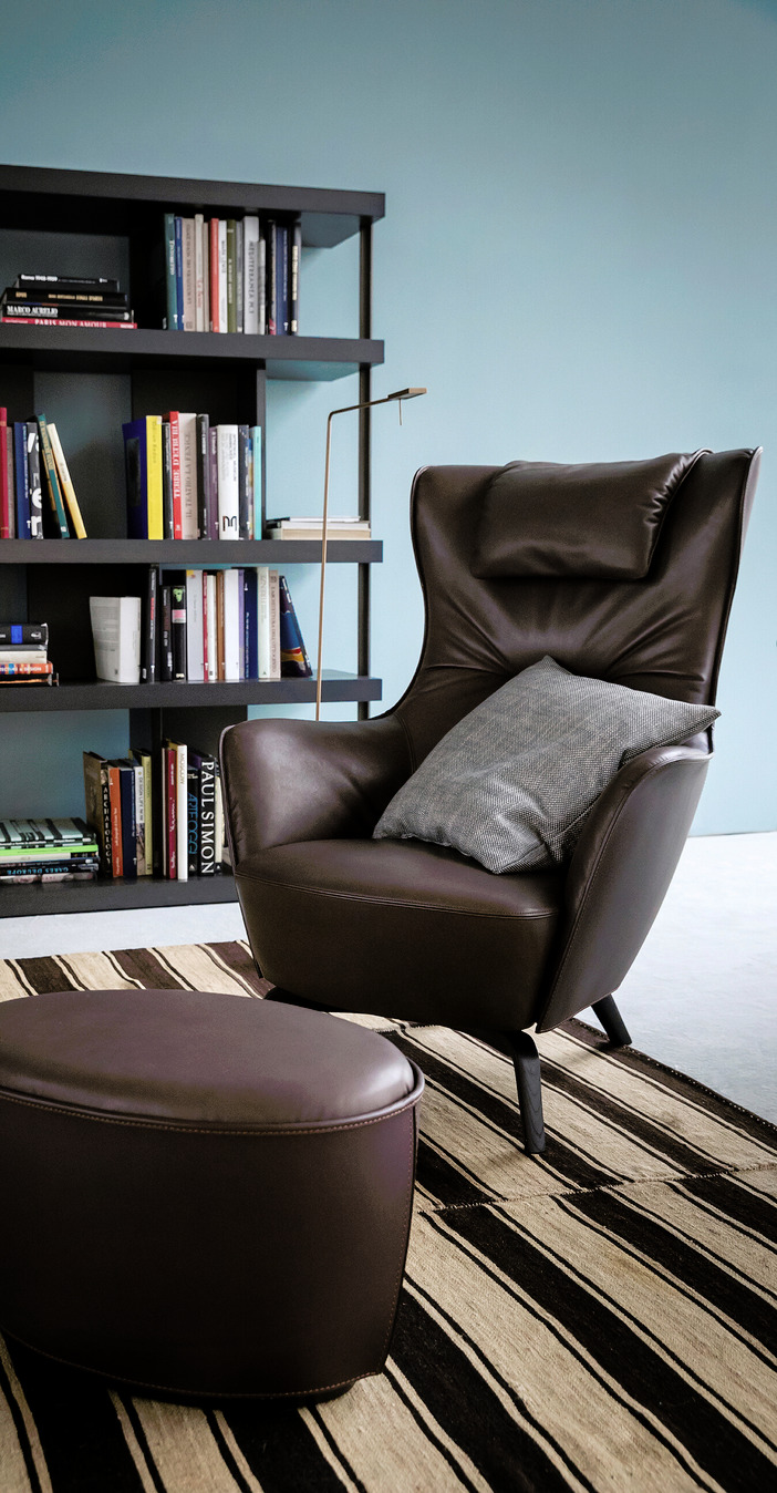 Mamy Blue Ottoman, view 3