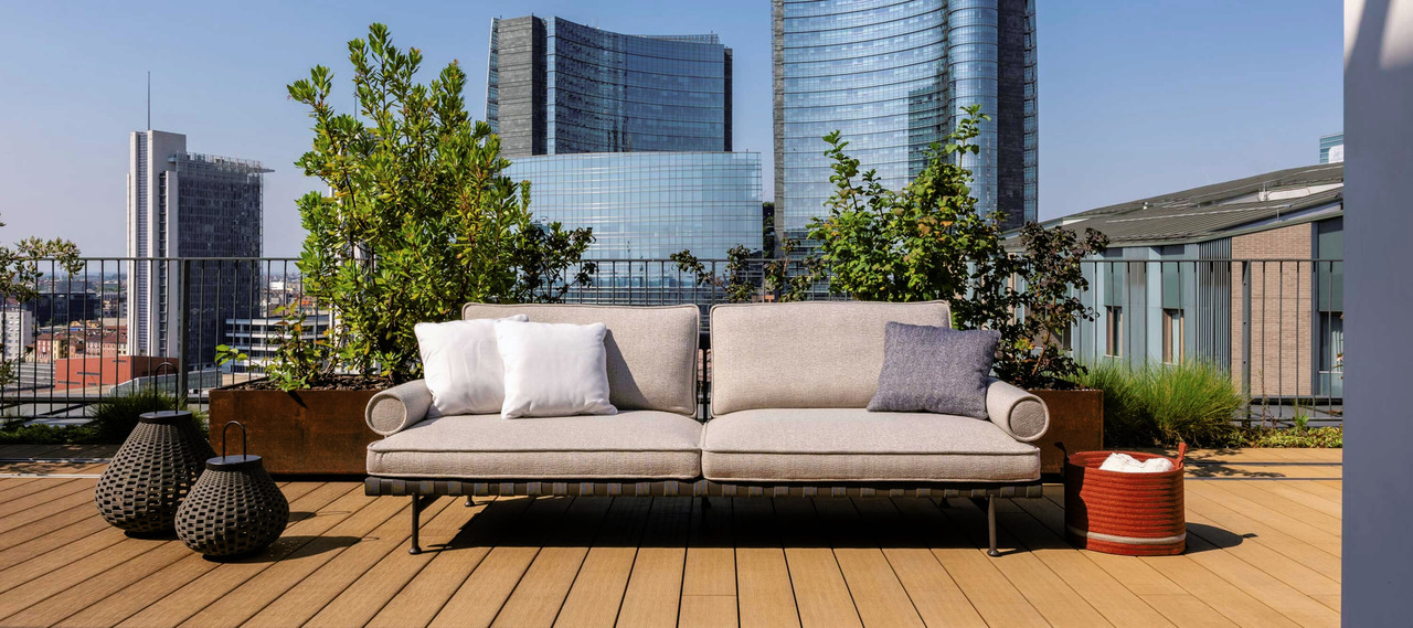 Souvenir d'Italie Outdoor Sofa, view 2
