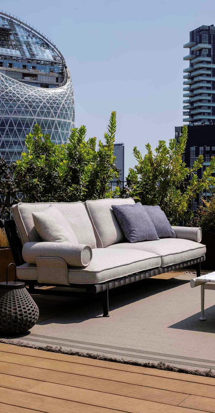 Souvenir d'Italie Outdoor Sofa, view 3