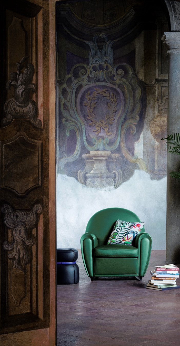 Vanity Fair XC Armchair, view 3