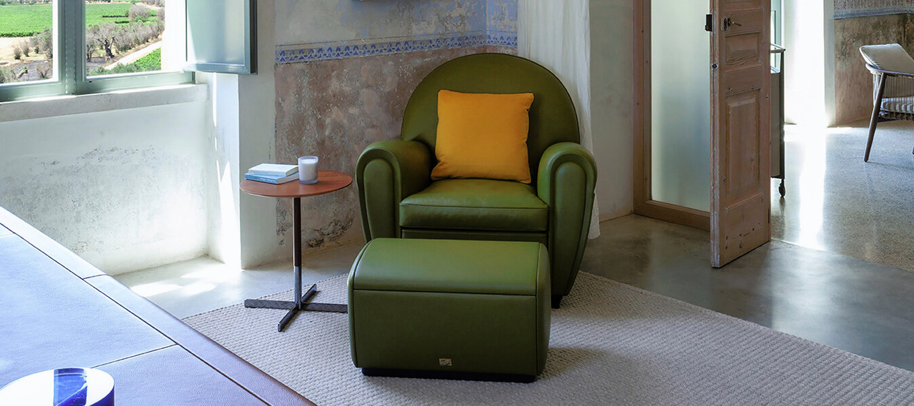 Vanity Fair XC Armchair by Poltrona Frau, view 2
