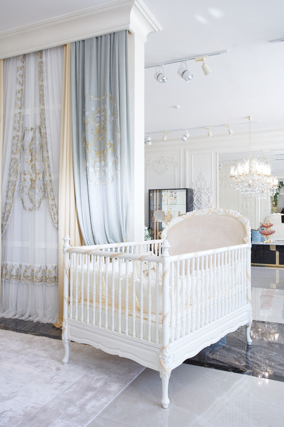 Notte Fatata Wooden Cot, view 4