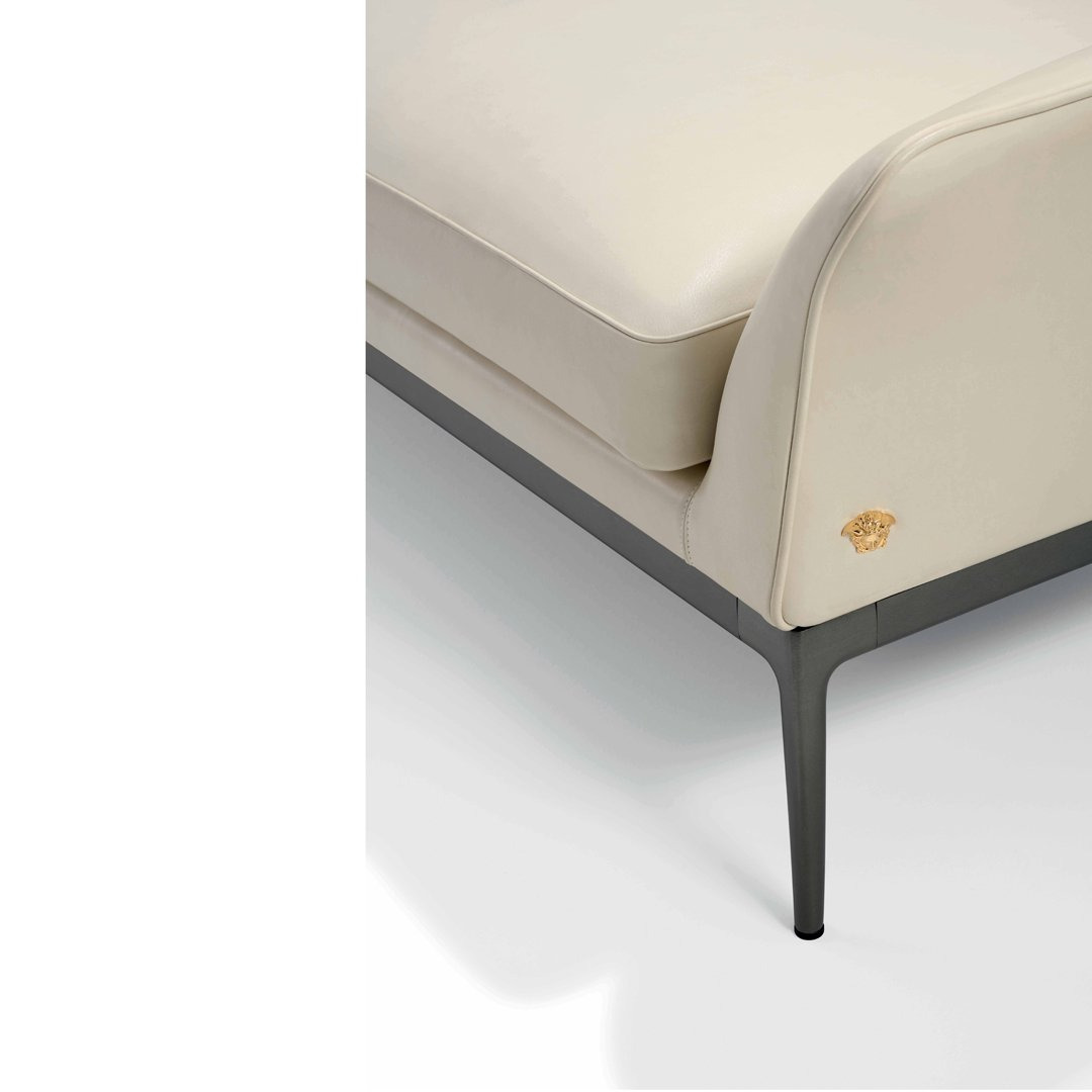 Stiletto Armchair by Versace, view 4