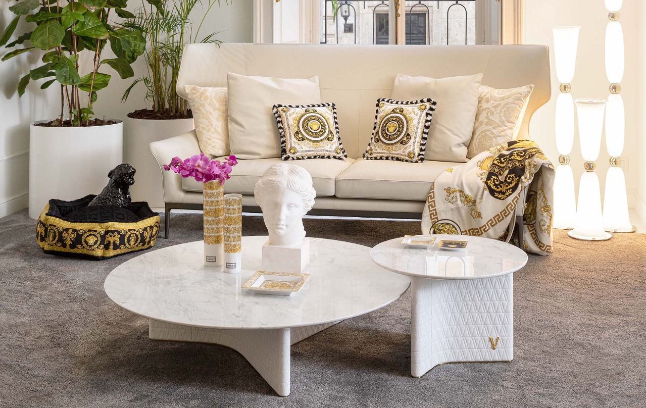 Elegant Stiletto Sofa by Versace, view 2