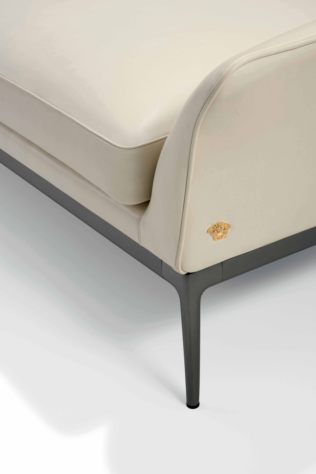 Elegant Stiletto Sofa by Versace, view 4