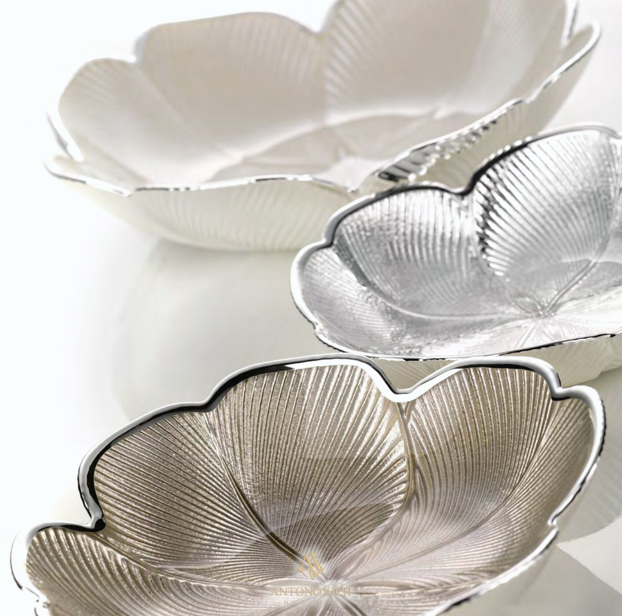 QUADRIFOGLIO Italian Coloured Glass Tableware, view 3