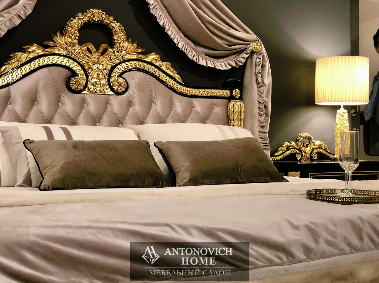 Mariner Trianon Bedroom, view 3