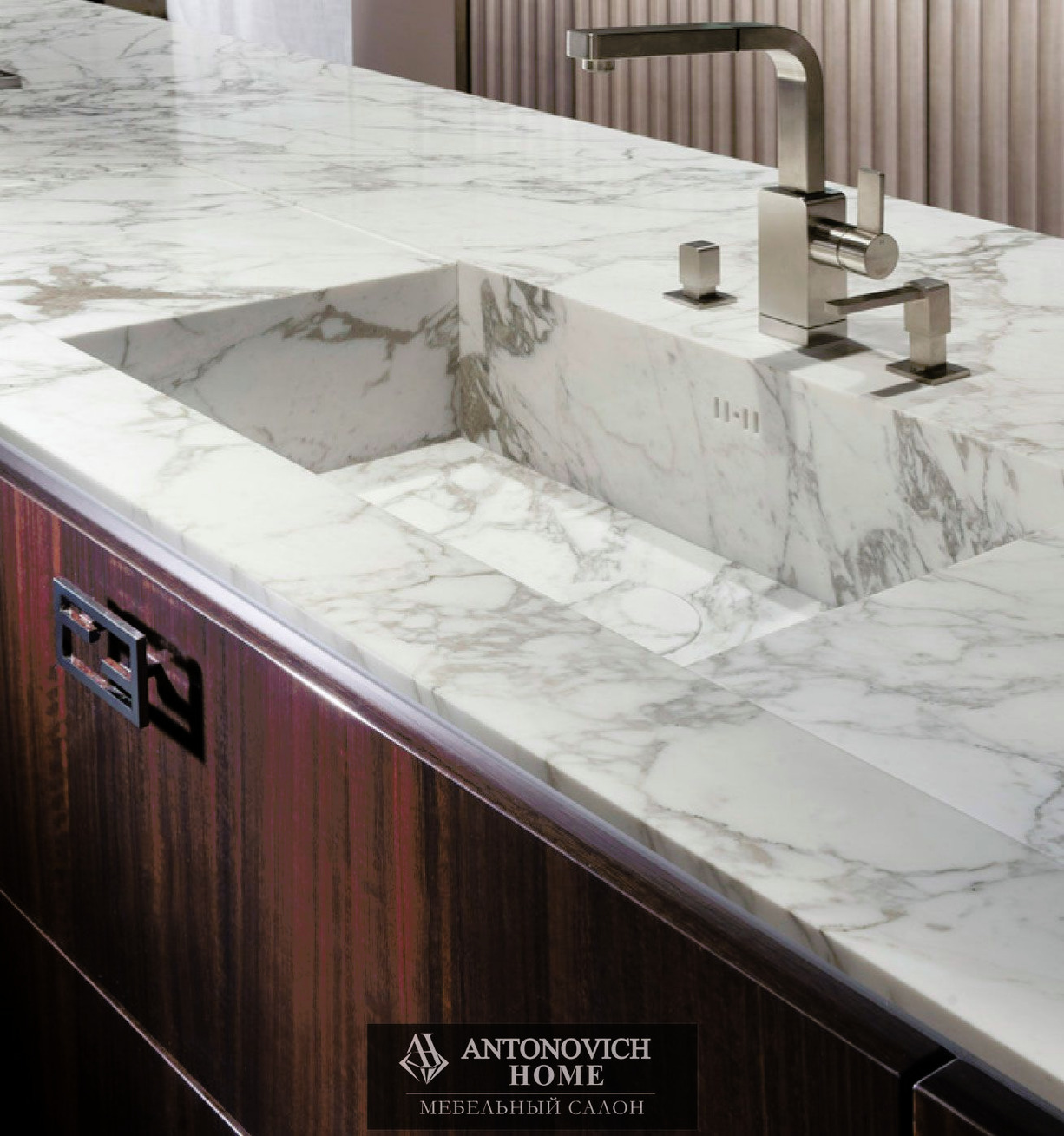Villa Livia Kitchen by Fendi Casa, view 5