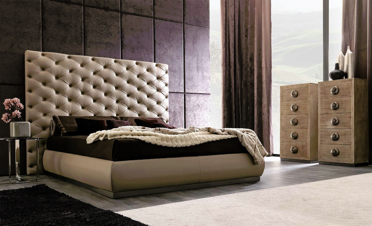 CorteZari Zoe Gold 2 Bedroom