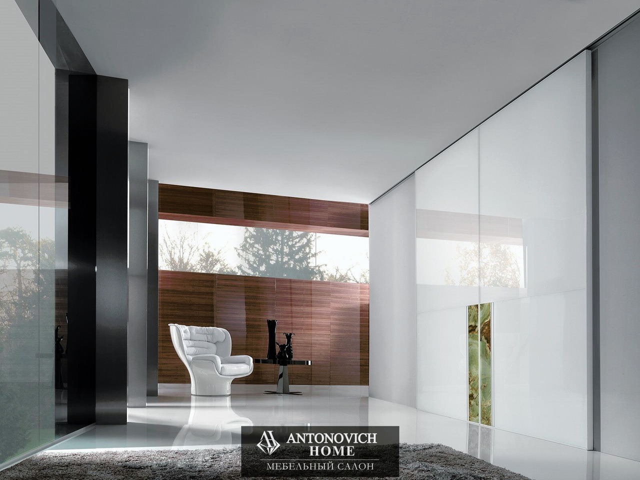 Longhi Elda Armchair, view 3