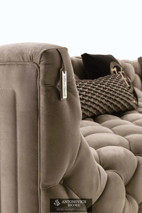 Vittoria Frigerio Caracciolo Sofa, view 7