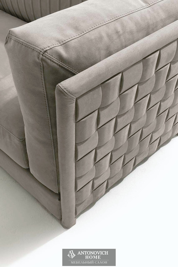 Vittoria Frigerio Durini Sofa, view 9