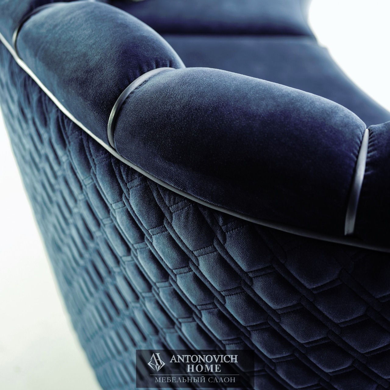 Farnese Sofa by Vittoria Frigerio, view 4