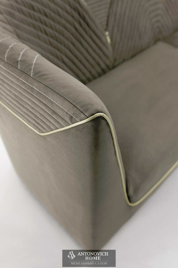 Vittoria Frigerio Ranieri Sofa, view 7