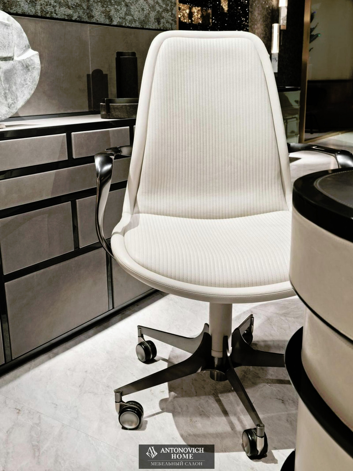 Visionnaire Wall Street Office Furniture, view 6