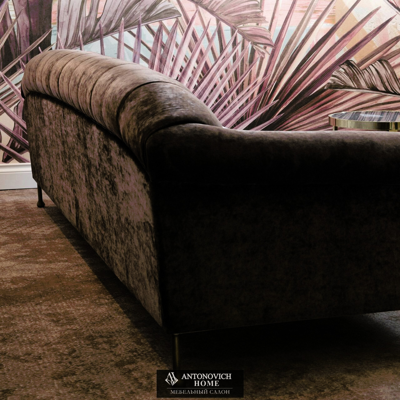 Luis Sofa by Dom Edizioni, view 2