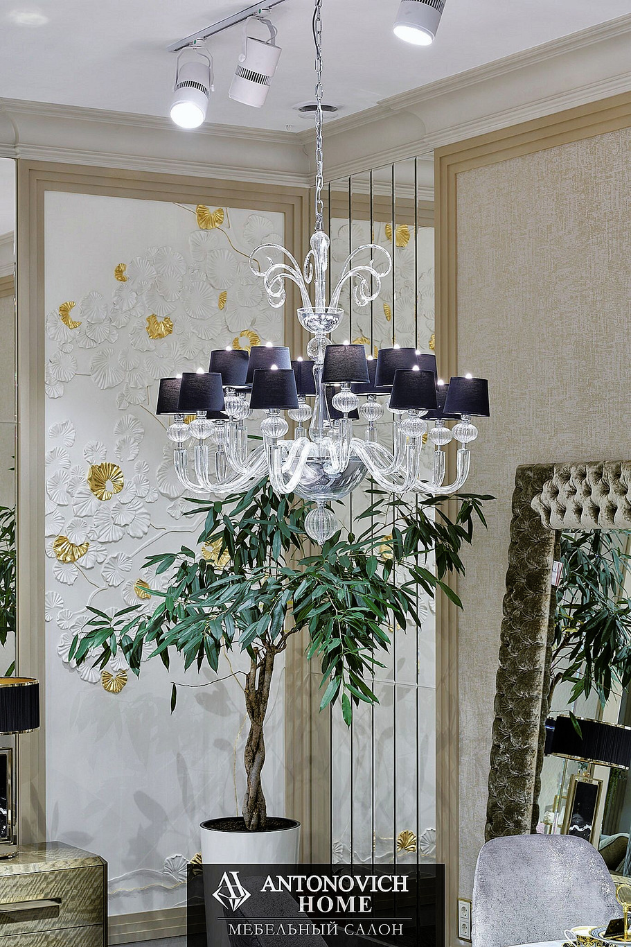 Iris Cristal GIZA Crystal Chandelier, view 2