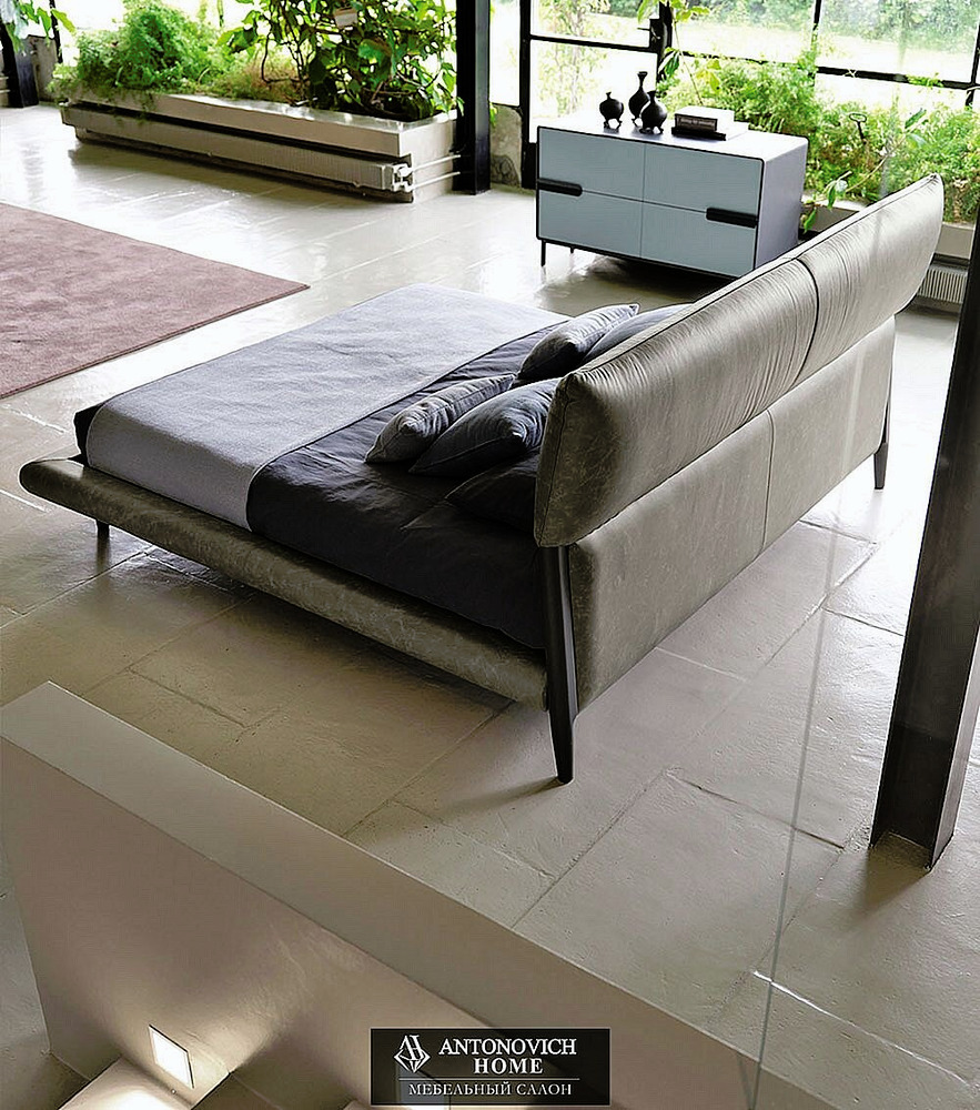 Herman Bed by CorteZari, view 3
