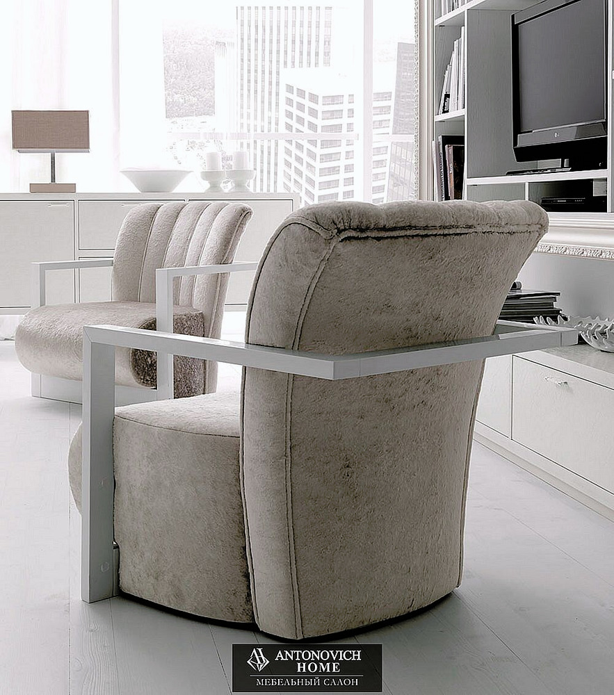 CorteZari Leon Armchair, view 3