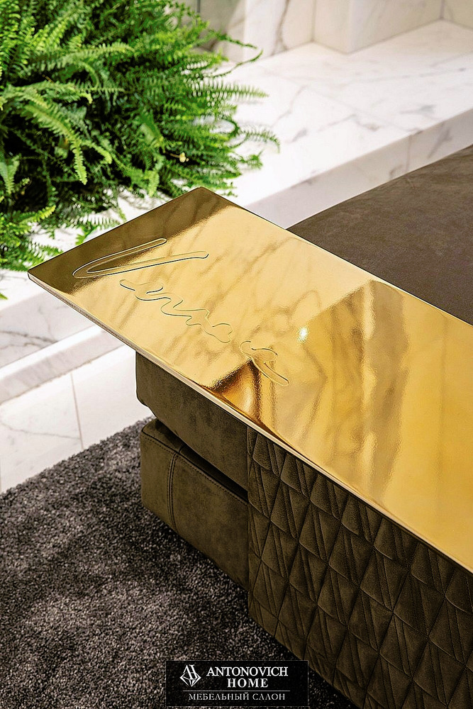 Versace V21 Signature Sofa, view 4