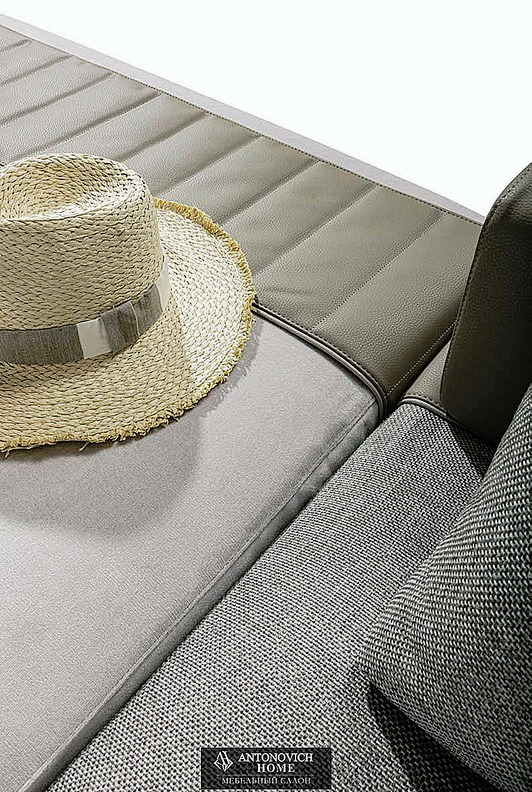 MC Meroni & Colzani Outdoor Furniture, view 4