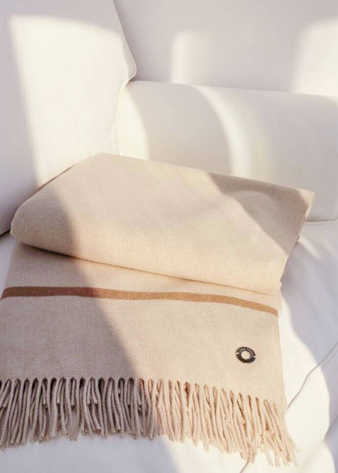 Loro Piana Interiors в Antonovich Home, пледы