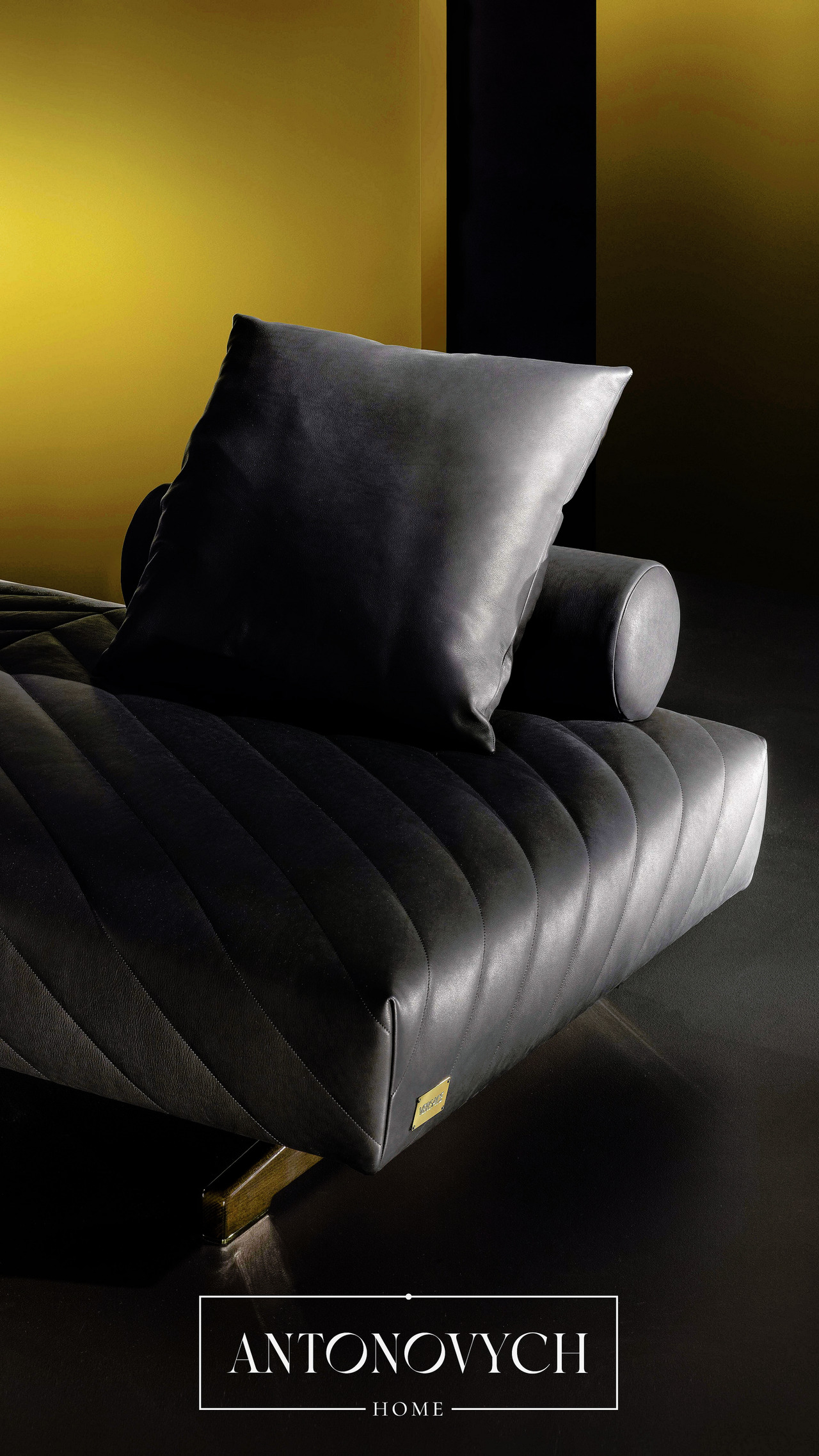 Versace Home Discovery Sofa, view 4