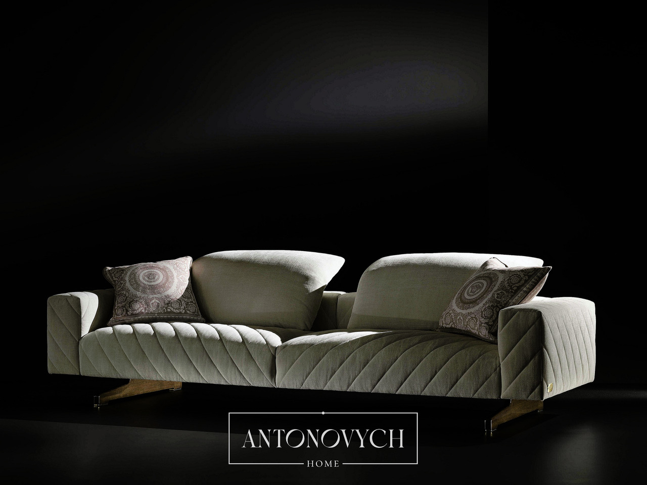 Versace Home Discovery Sofa, view 5