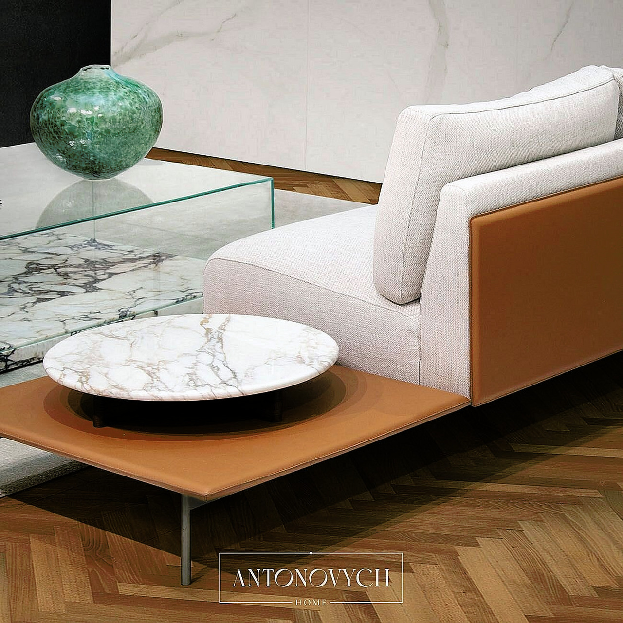 Aston Martin V215-T Upholstered Furniture, view 3