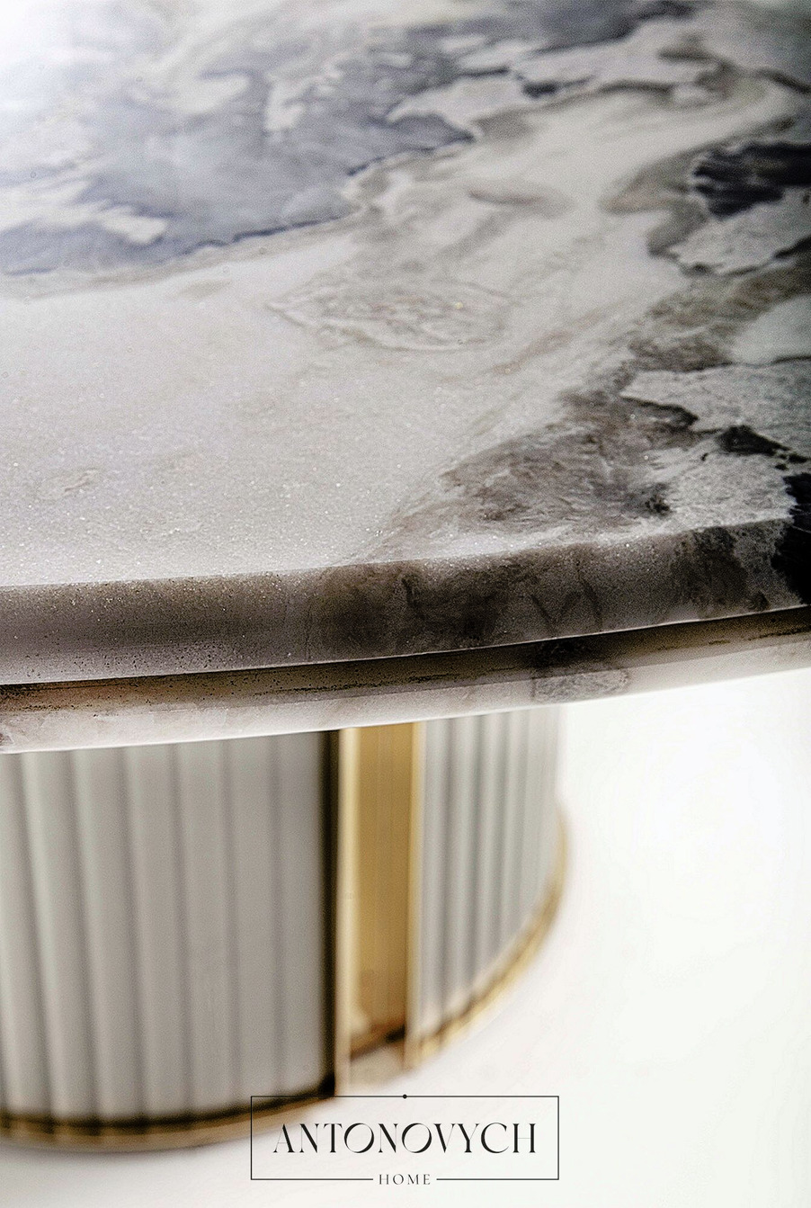 Vittoria Frigerio Corsini Dining Table, view 3