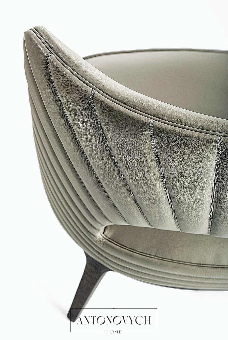 Reina Armchair by Vittoria Frigerio, view 4