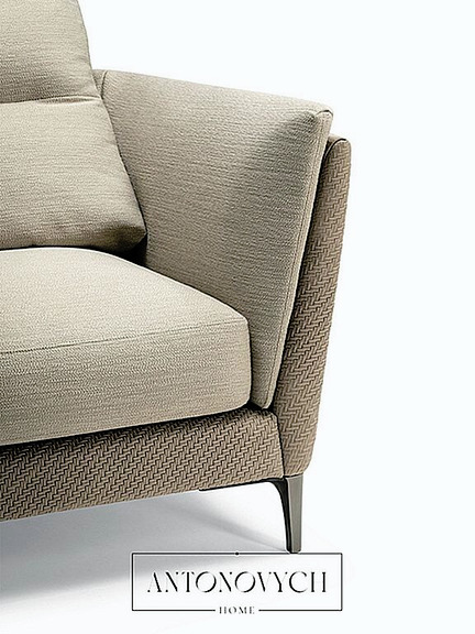 Poltrona Frau Bretagne Gran Comfort Sofa, view 3