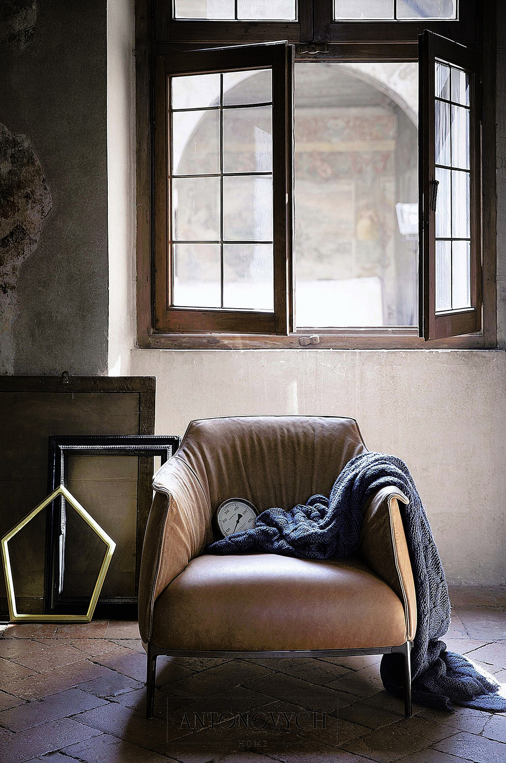 Poltrona Frau Archibald Armchair, view 18